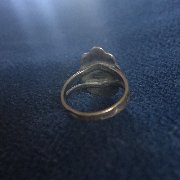 Silver ring - Picture 2 of 4